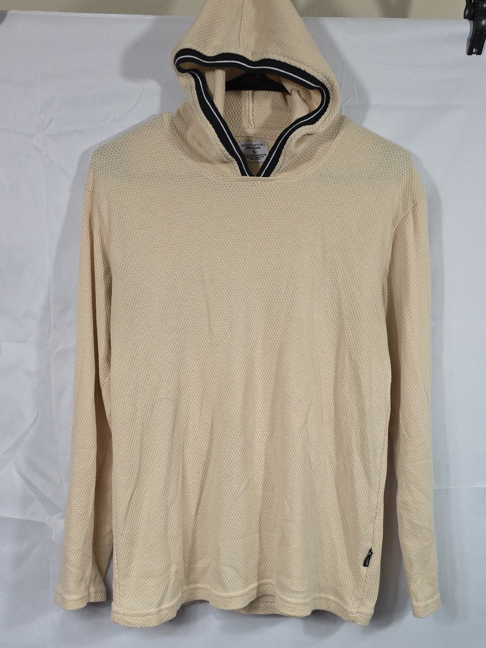 Distortion Men's Modern Lightweight Hooded Sweater in Cream & Black Size Small